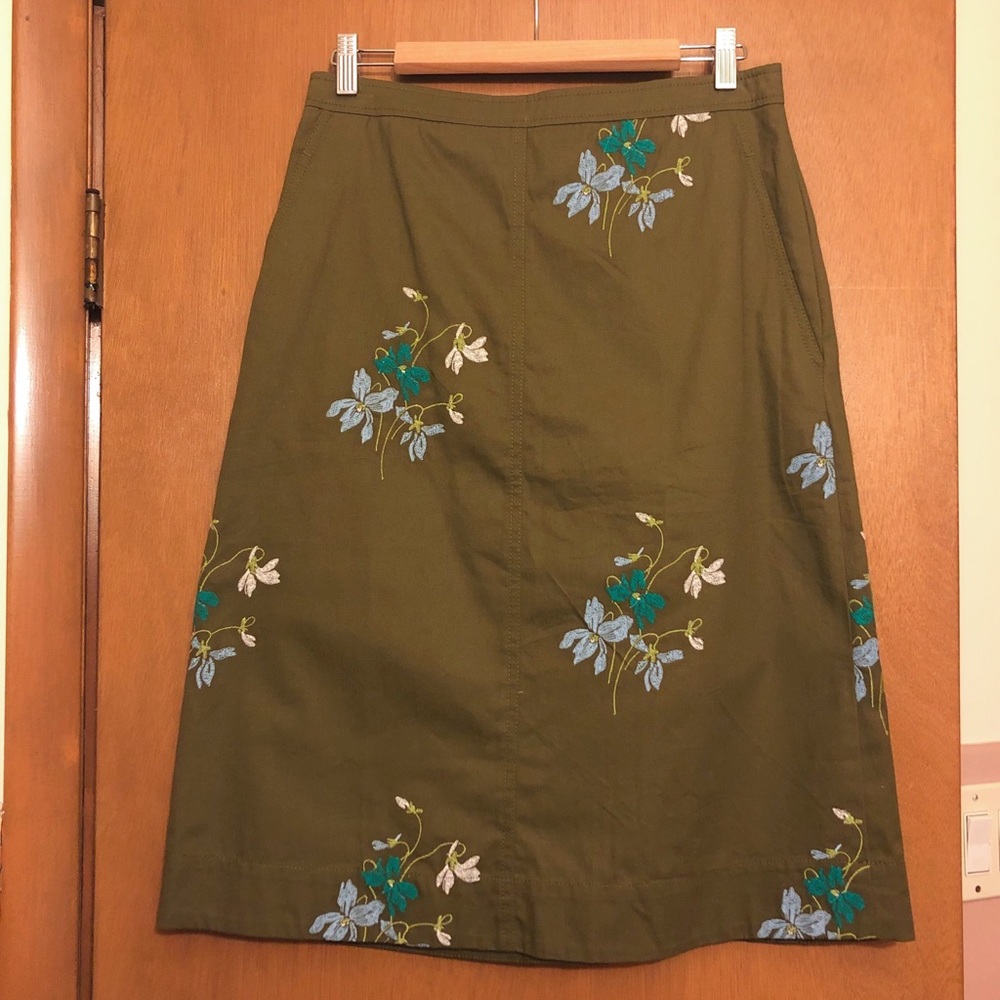 Embroidered Floral Pocket Skirt